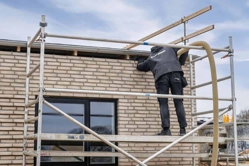 Indblæsning af isolering